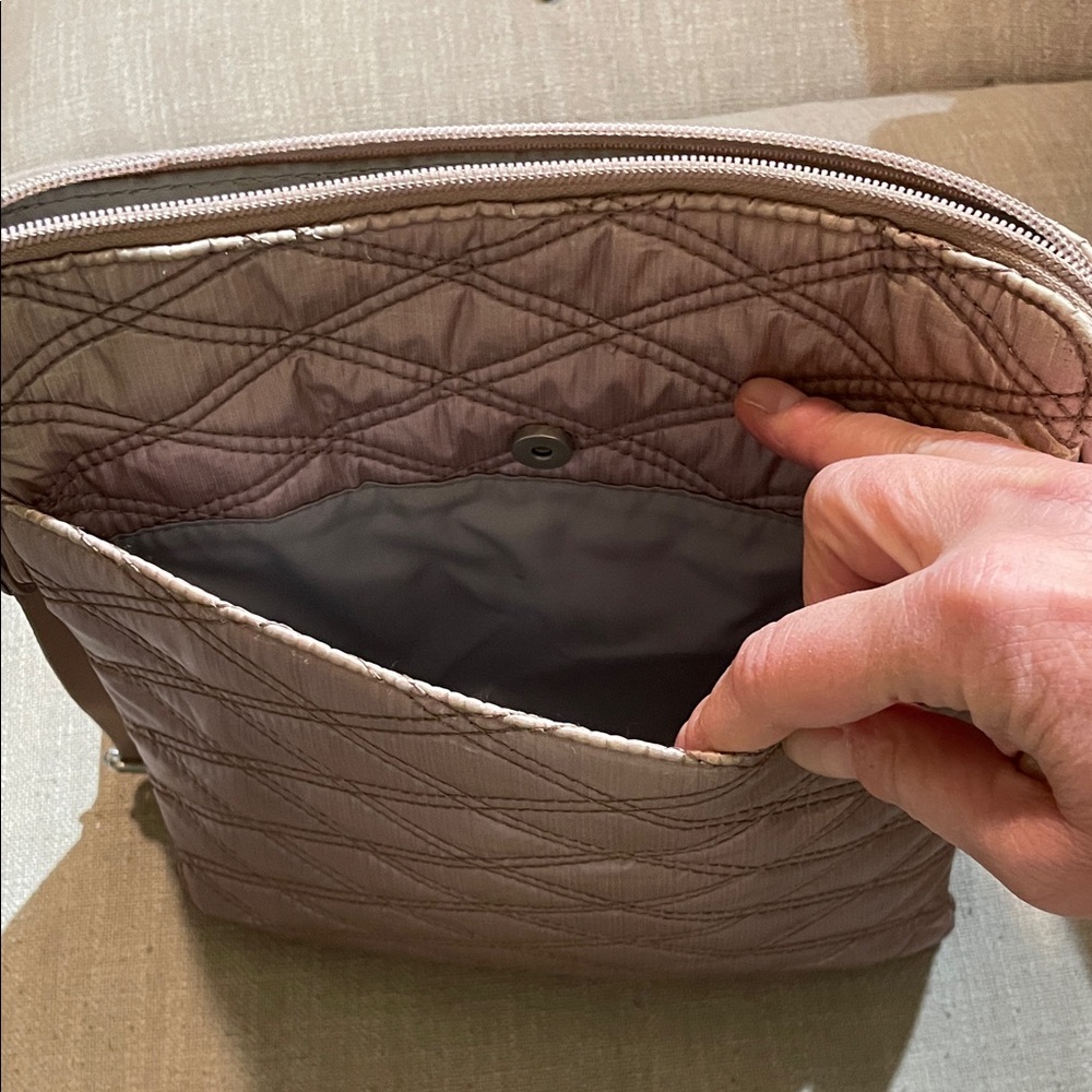 Baggallini Metallic Pink Quilted Crossbody Bag and Wristlet - Picture 6 of 7